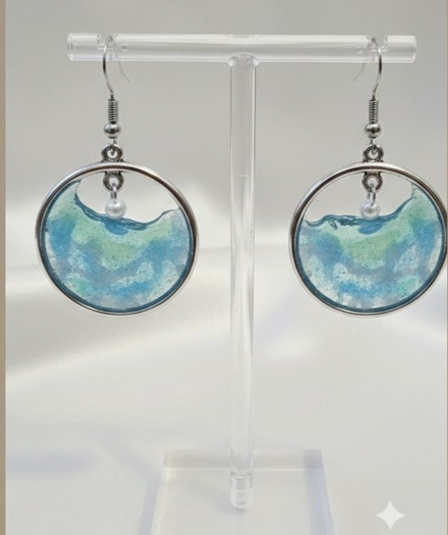 Ocean Breeze Resin Earrings – Sea-Inspired Elegance with Pearl Accents