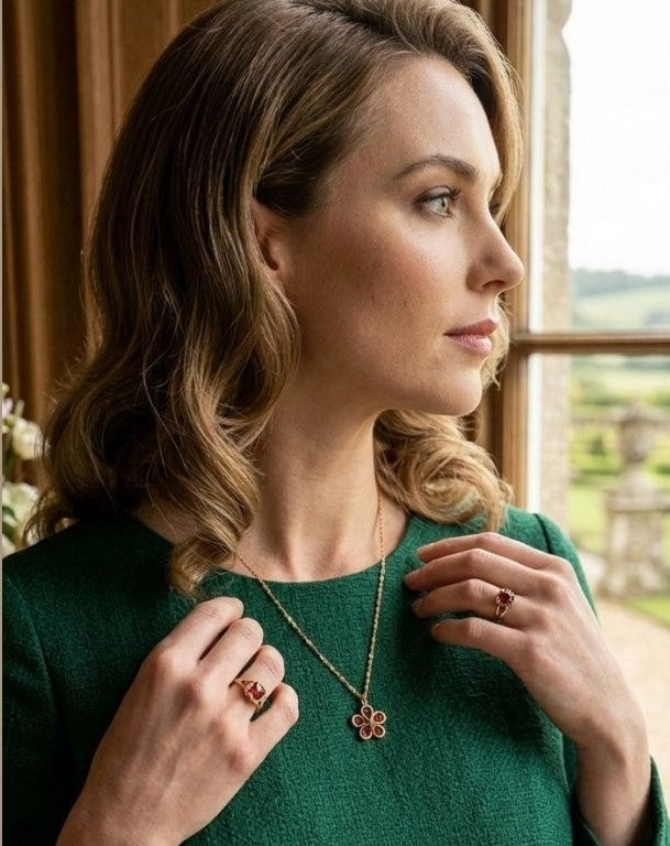 Golden Blossom Sparkle Pendant – Elegant Floral Necklace