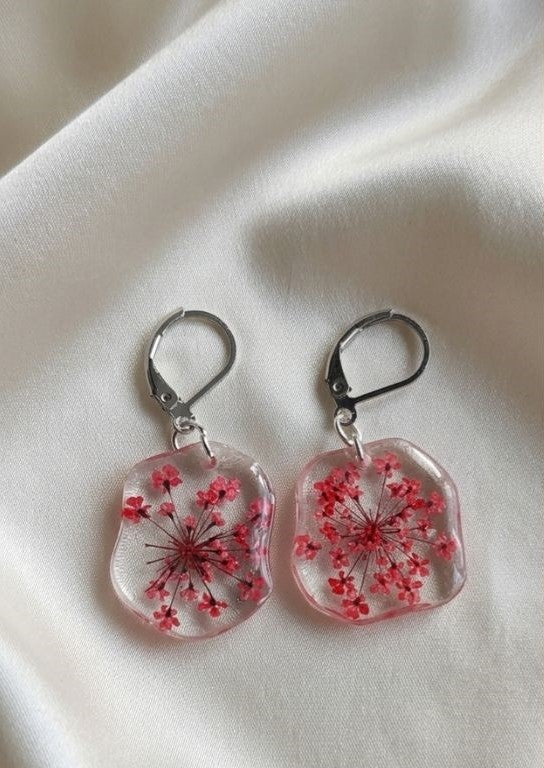 Blush Petal Earrings – Preserved Flower Resin Elegance