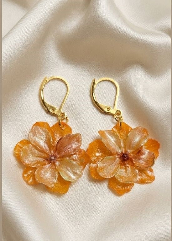 Amber Blossom Resin Earrings – Floral Elegance with Gold Accents
