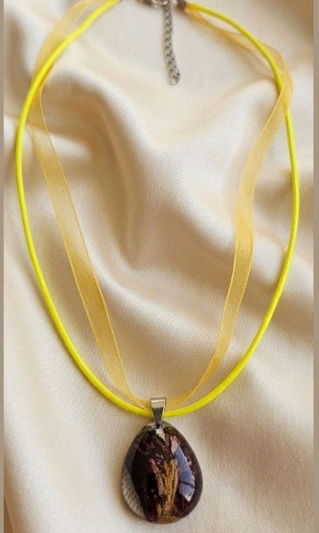 Rose Garden Necklace – Preserved Rose Leaf in Resin