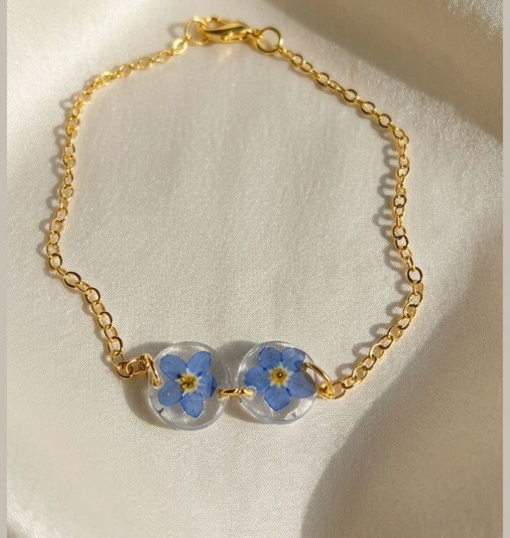 Forget-Me-Not Gold Chain Bracelet – A Touch of Timeless Memory