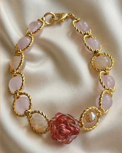 Amber Glow Rose Bracelet – Warm Elegance in Gold