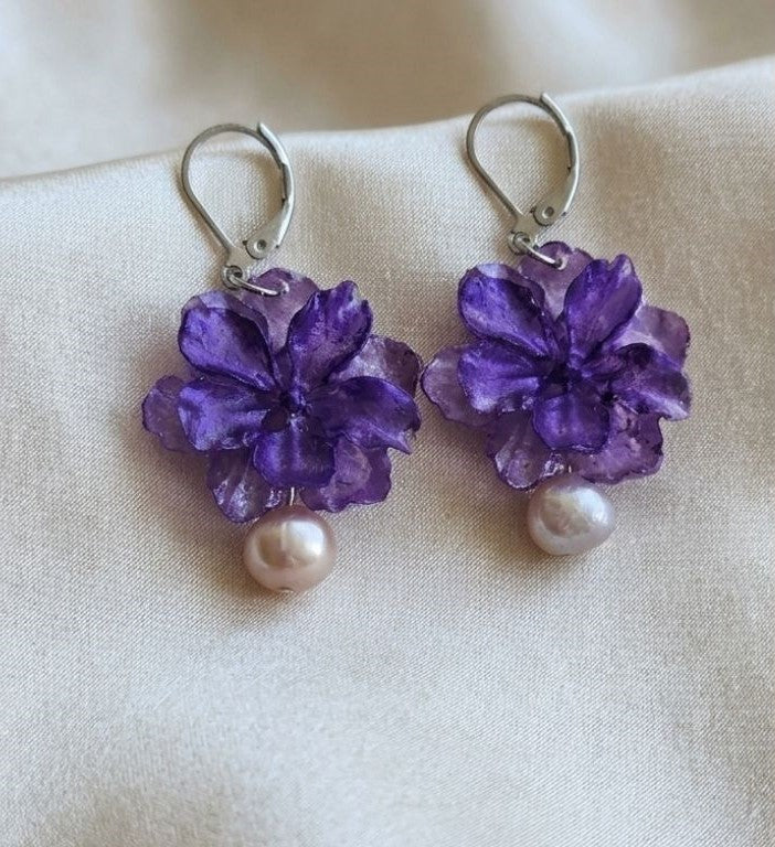 Violet Blossom Earrings - Resin Floral Elegance with Freshwater Pearls