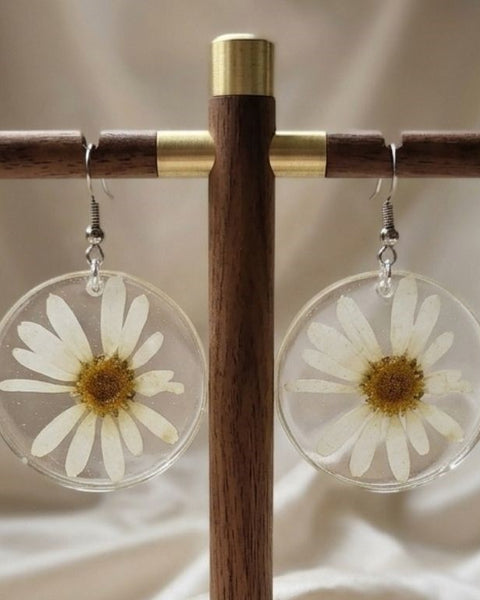 Pure Daisy Bloom Earrings – Handcrafted Botanical Elegance