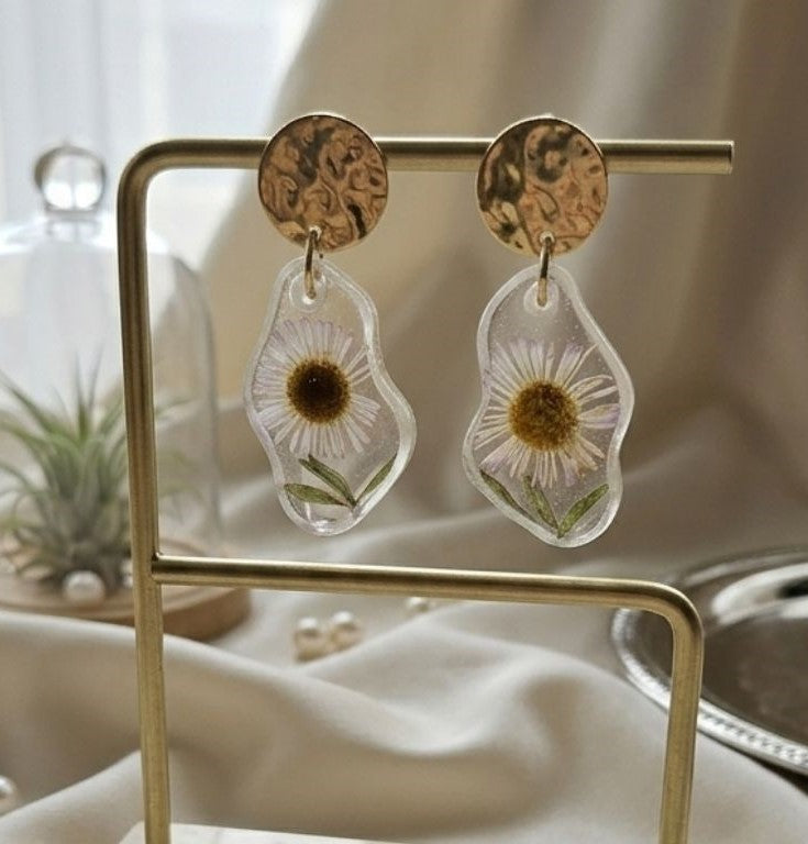 Golden Daisy Whisper Earrings – Handcrafted Botanical Beauty