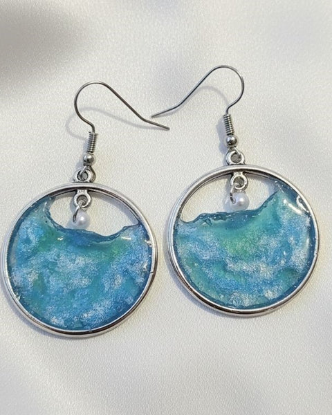 Ocean Breeze Resin Earrings – Sea-Inspired Elegance with Pearl Accents